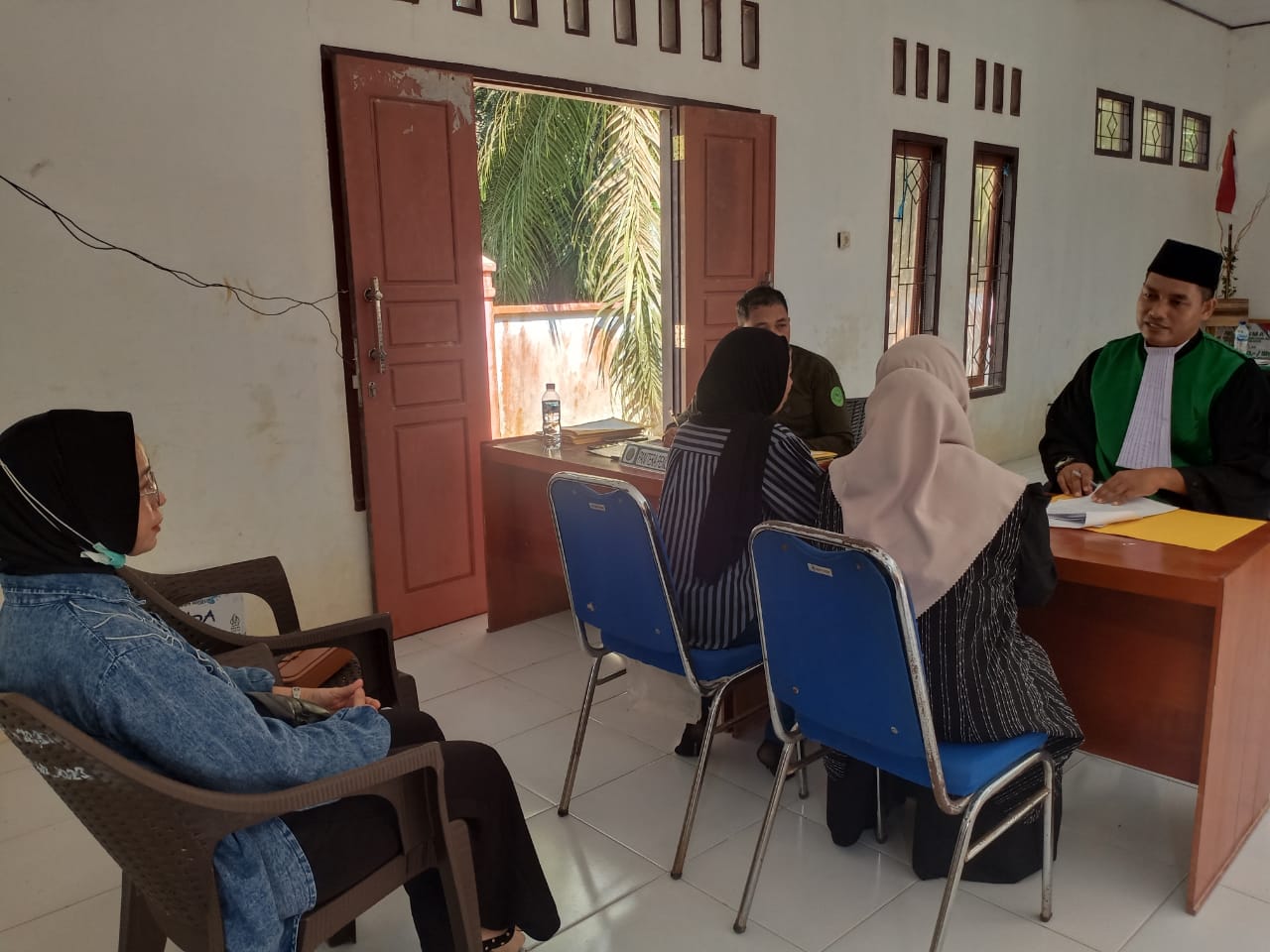 sidang luar gedung 2